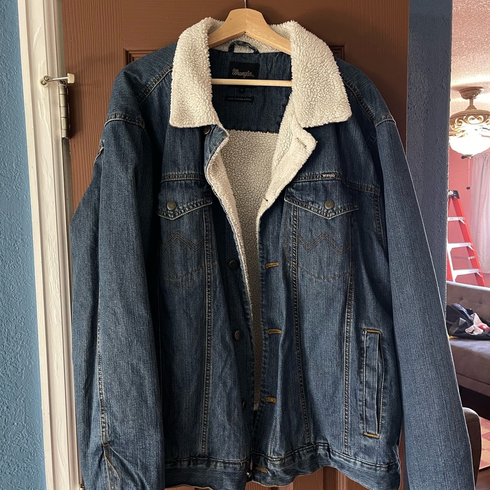 Wrangler Men's Denim Jacket with Sherpa Collar